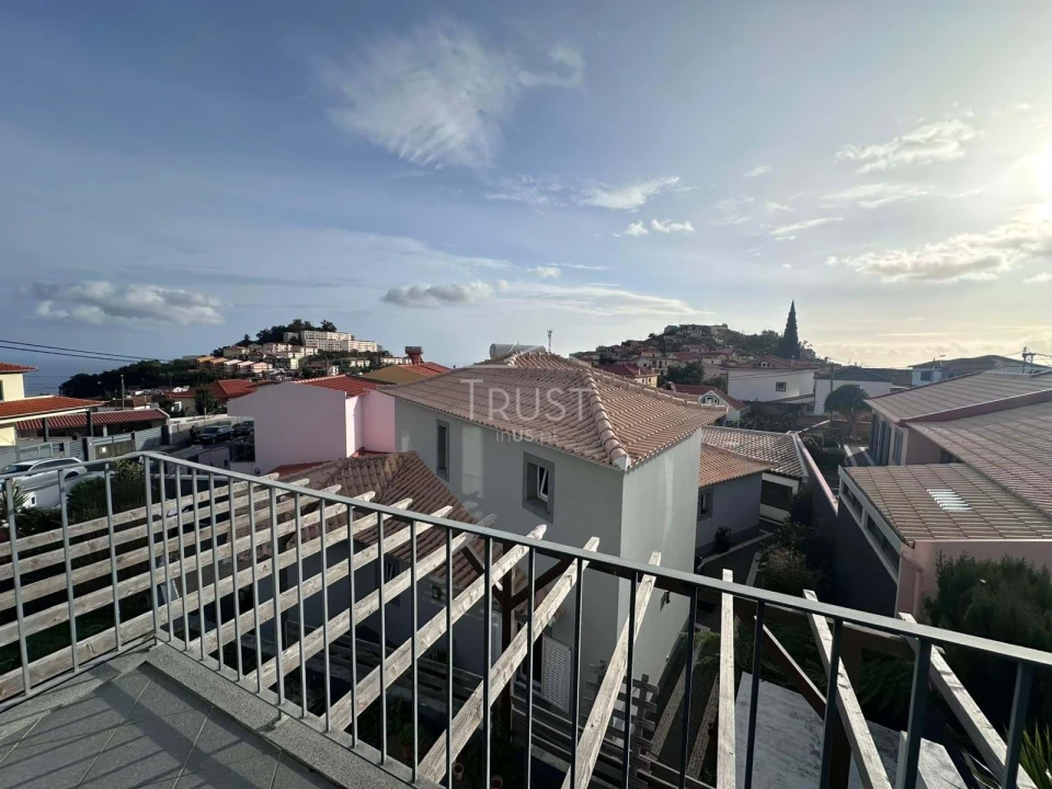 Moradia T3 para Venda em Santo Antonio Foto 1