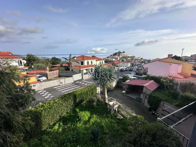 Moradia T3 para Venda em Santo Antonio Foto 3