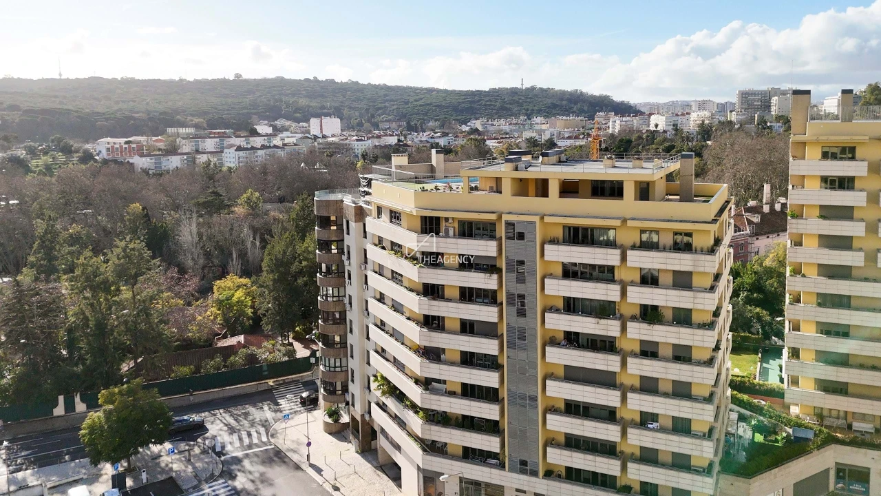 Apartamento T3 para Arrendamento em São Domingos de Benfica Foto 2