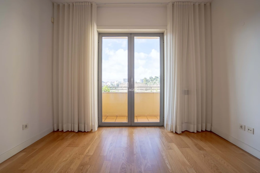 Apartamento T3 para Arrendamento em São Domingos de Benfica Foto 33