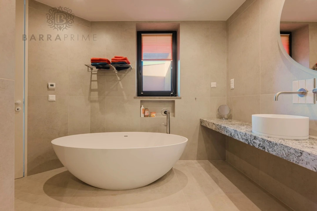 Moradia T4 para Venda em Odiaxere Foto 23