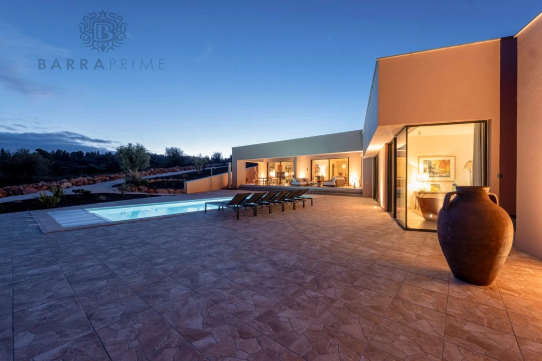 Moradia T4 para Venda em Odiaxere Foto 5