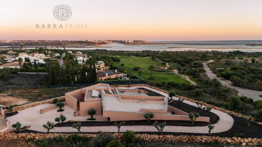 Moradia T4 para Venda em Odiaxere Foto 9