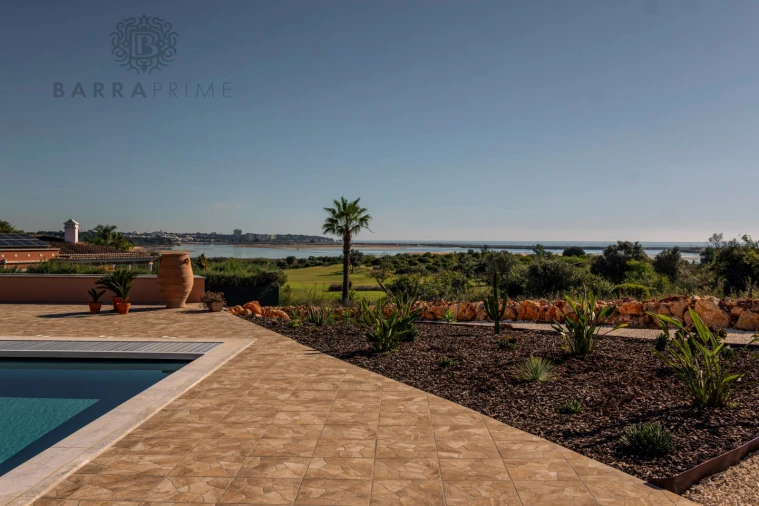 Moradia T4 para Venda em Odiaxere Foto 12