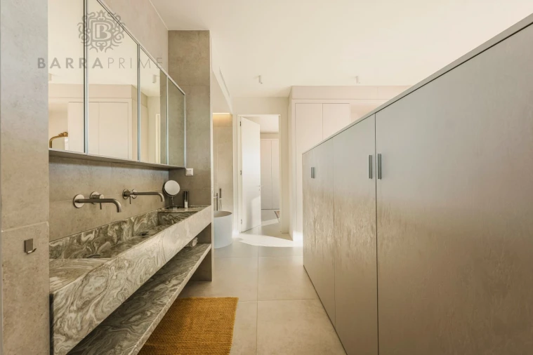 Moradia T4 para Venda em Odiaxere Foto 14