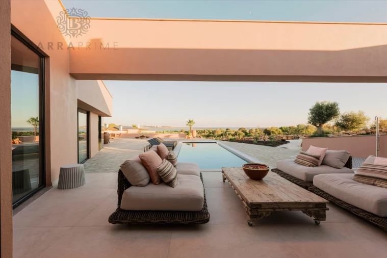 Moradia T4 para Venda em Odiaxere Foto 1