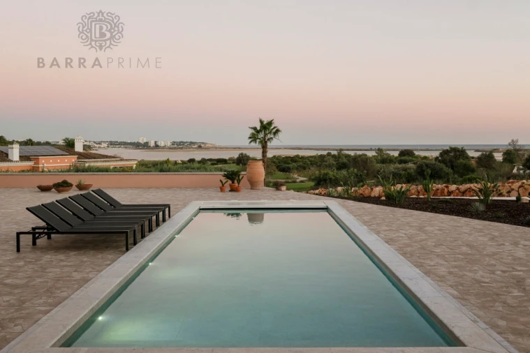 Moradia T4 para Venda em Odiaxere Foto 2