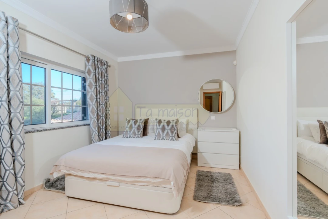 Moradia T4 para Venda em Santa Barbara de Nexe Foto 11