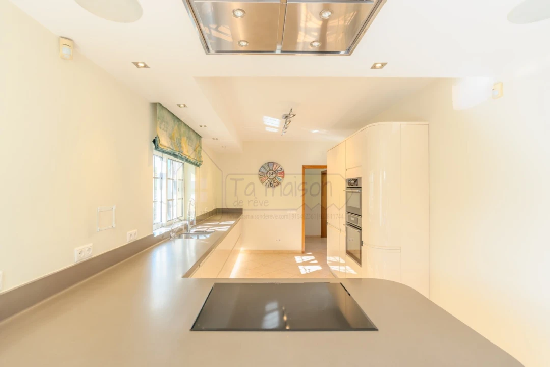 Moradia T4 para Venda em Santa Barbara de Nexe Foto 13