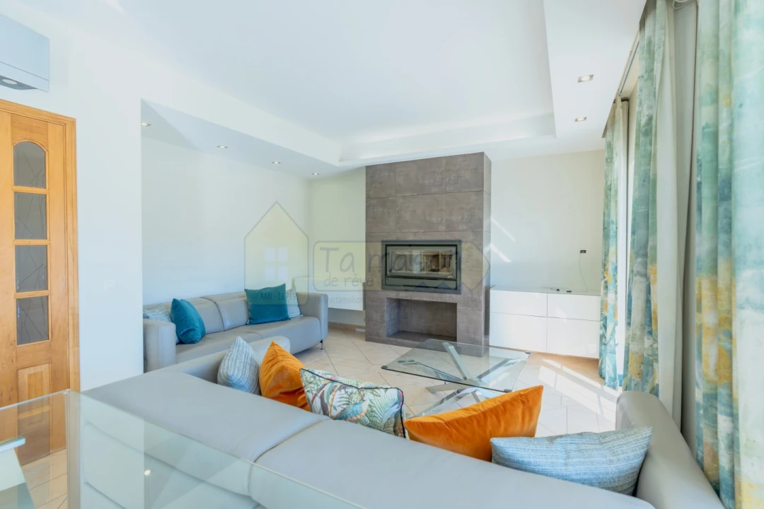 Moradia T4 para Venda em Santa Barbara de Nexe Foto 17