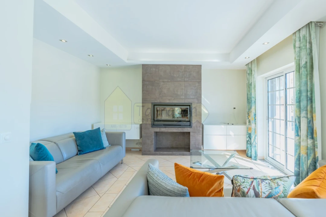 Moradia T4 para Venda em Santa Barbara de Nexe Foto 18