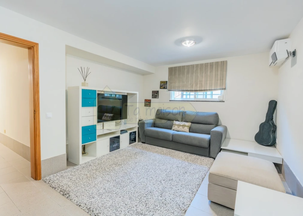 Moradia T4 para Venda em Santa Barbara de Nexe Foto 22