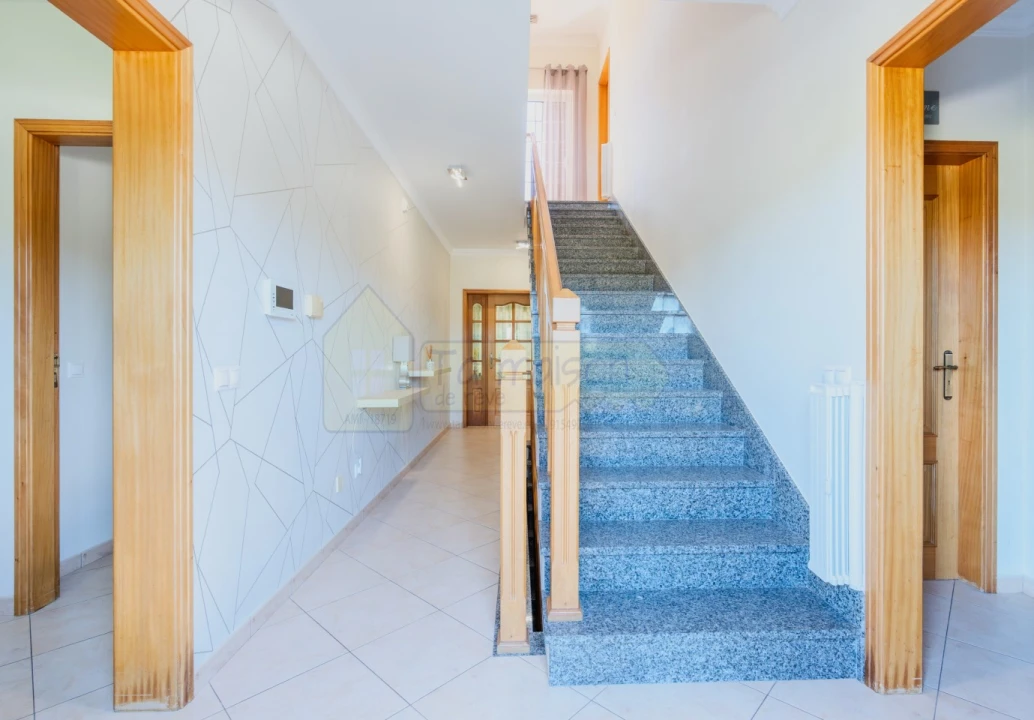 Moradia T4 para Venda em Santa Barbara de Nexe Foto 28