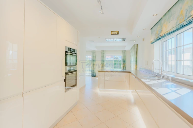 Moradia T4 para Venda em Santa Barbara de Nexe Foto 15