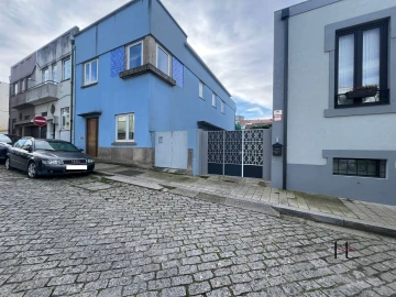Moradia T3 para Venda em Paranhos
