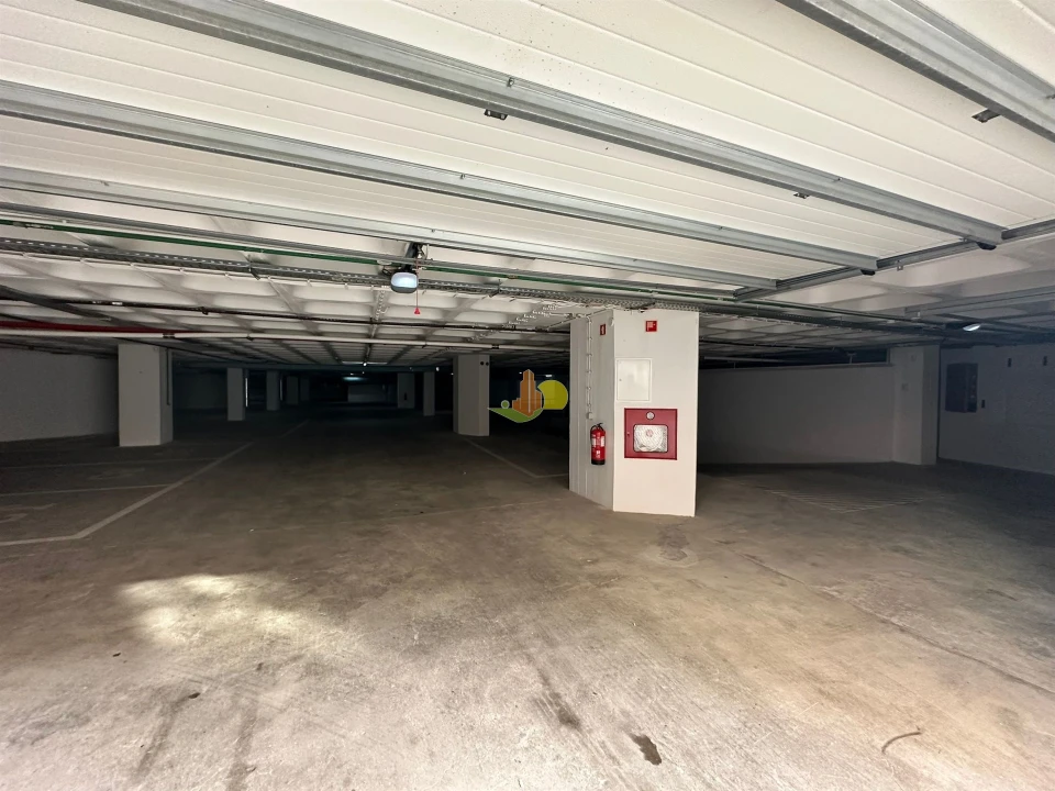 Garagem para Venda em Buarcos Foto 4