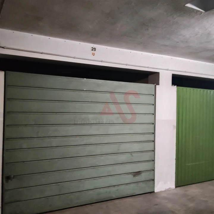 Garagem para Venda em Oliveira, São Paio e São Sebastião Foto 2