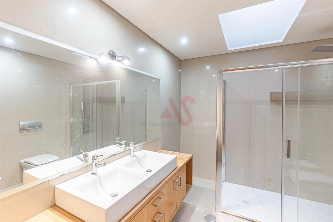 Moradia T3 para Venda em Mesão Frio Foto 7