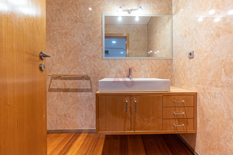 Moradia T3 para Venda em Mesão Frio Foto 22