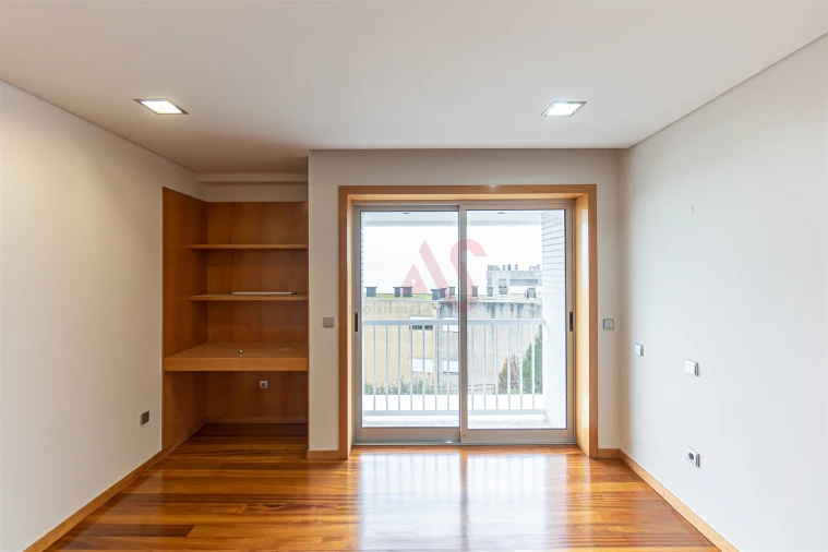 Moradia T3 para Venda em Mesão Frio Foto 8