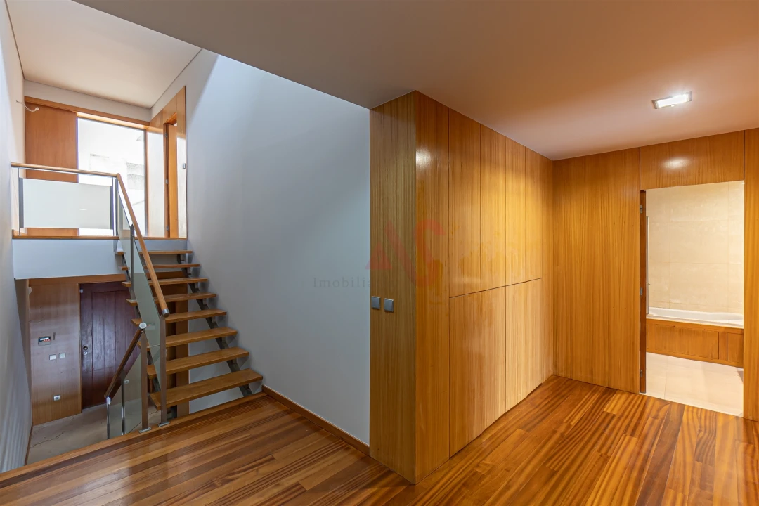 Moradia T3 para Venda em Mesão Frio Foto 6