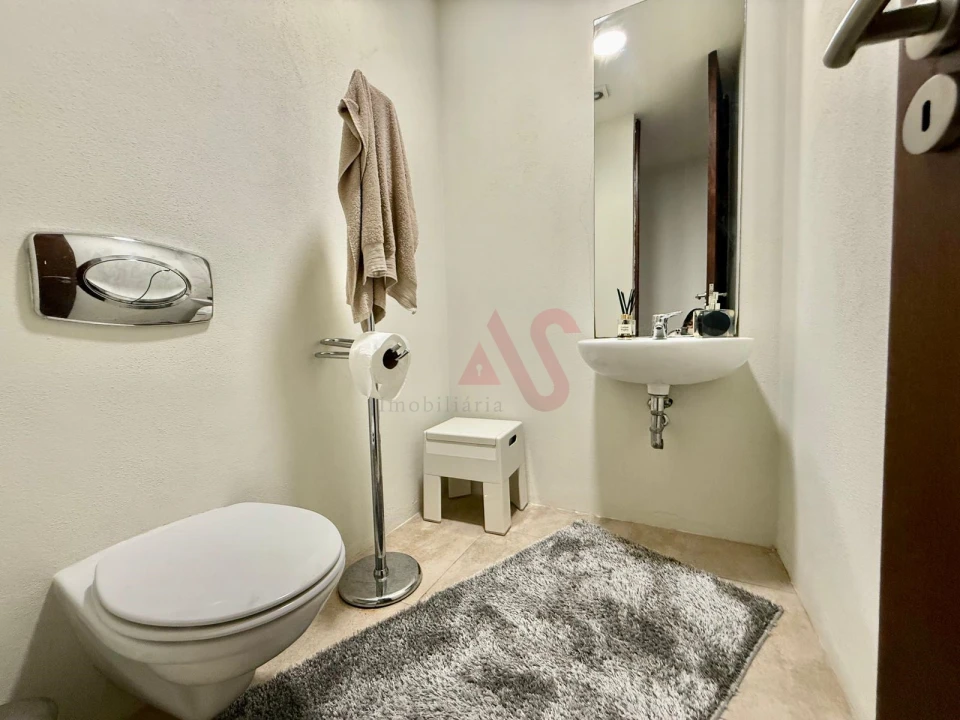 Moradia T4 para Venda em Azurem Foto 17