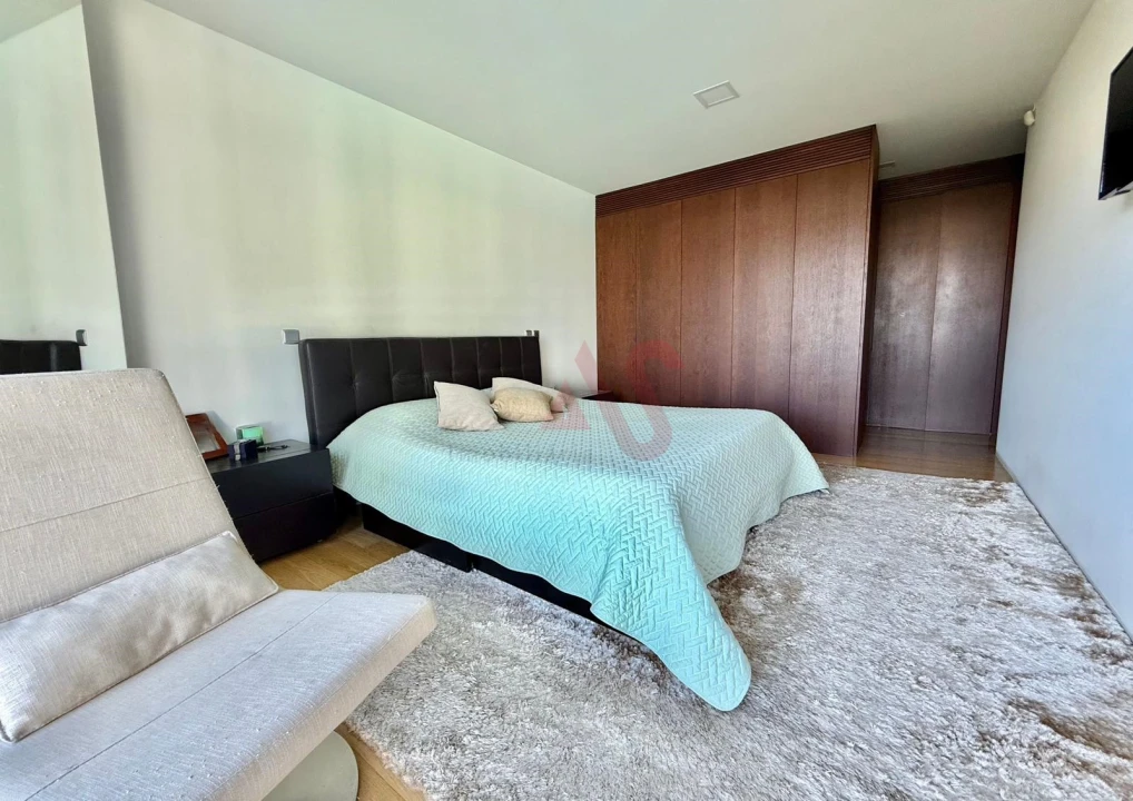 Moradia T4 para Venda em Azurem Foto 12