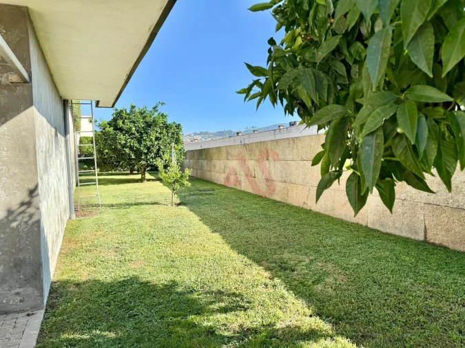 Moradia T4 para Venda em Azurem Foto 5