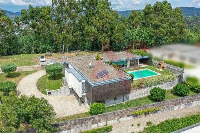 Moradia T4 para Venda em Azurem Foto 2