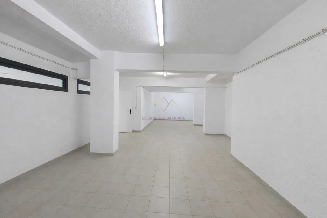 Armazém para Arrendamento em Campolide Foto 11