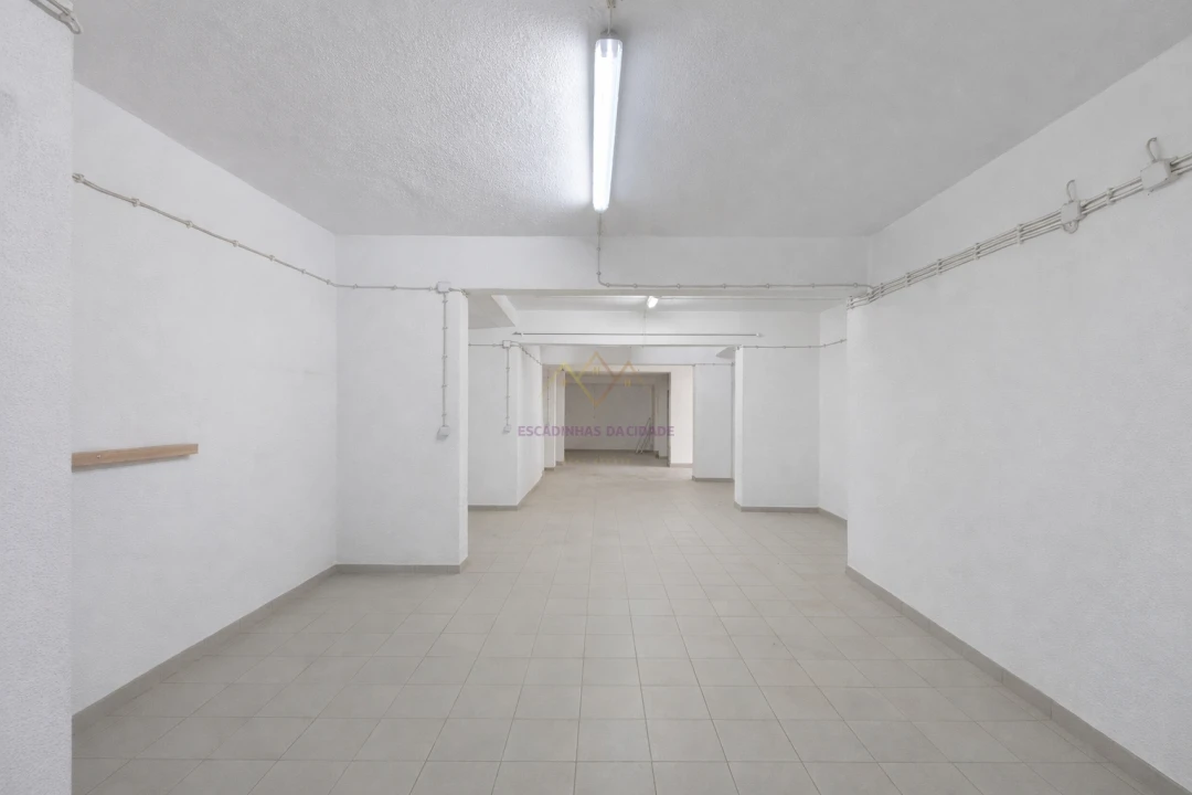 Armazém para Arrendamento em Campolide Foto 10