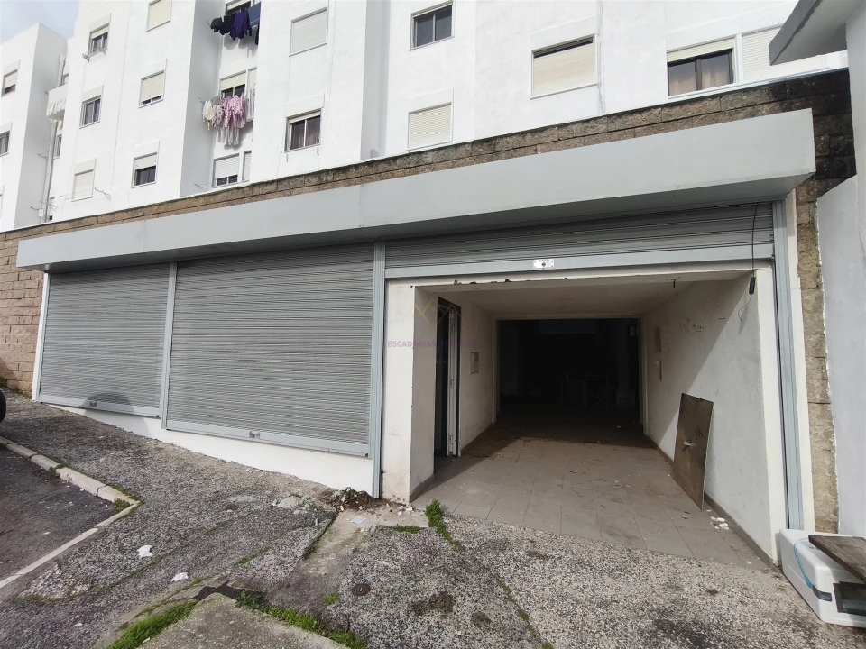 Armazém para Arrendamento em Campolide Foto 2