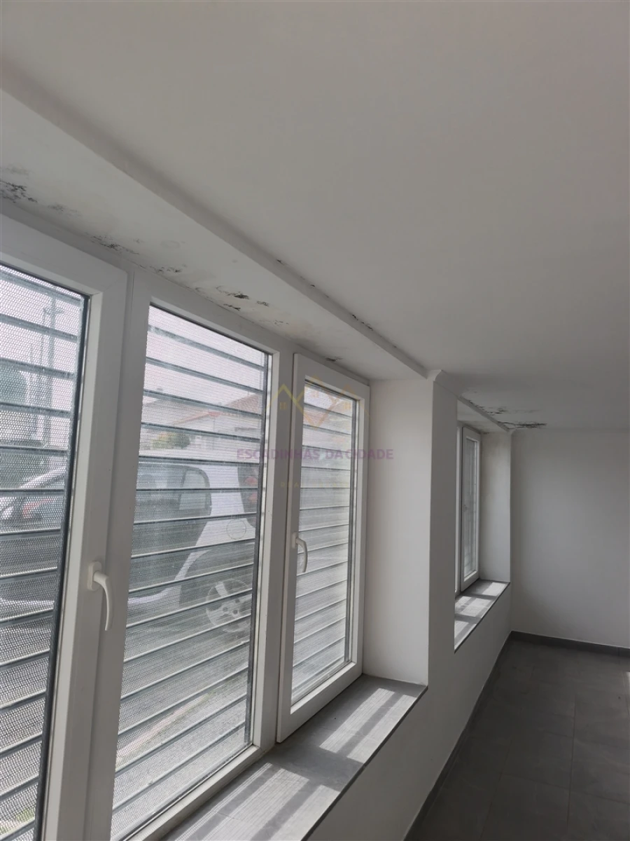 Armazém para Arrendamento em Campolide Foto 5