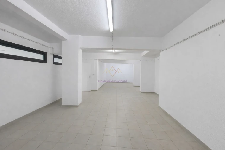 Armazém para Arrendamento em Campolide Foto 11