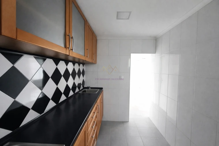 Armazém para Arrendamento em Campolide Foto 8