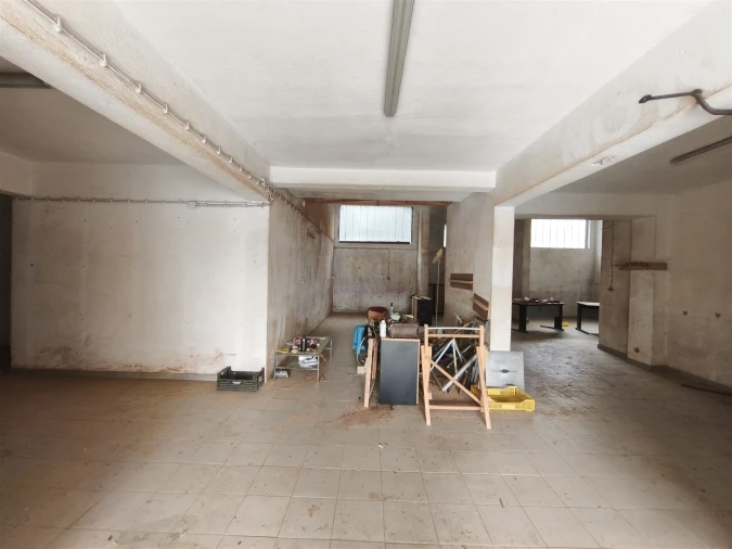 Armazém para Arrendamento em Campolide Foto 12