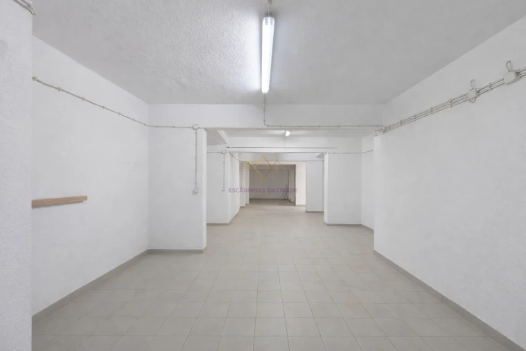 Armazém para Arrendamento em Campolide Foto 10