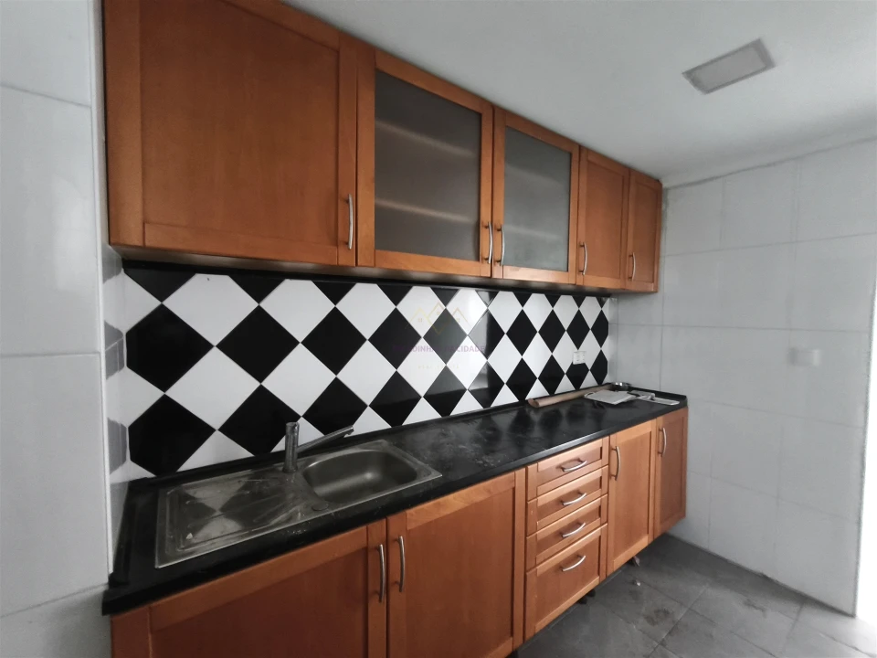 Armazém para Arrendamento em Campolide Foto 7