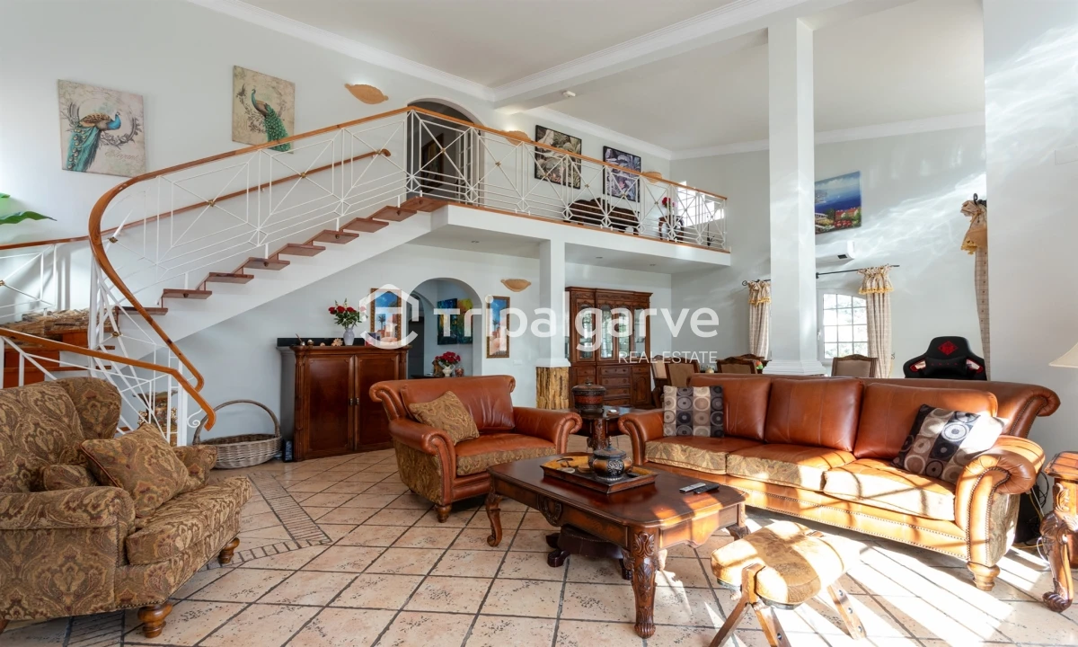 Moradia T5 para Venda em Guia Foto 19