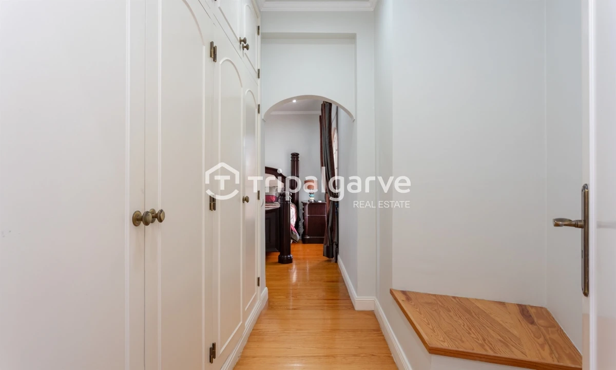 Moradia T5 para Venda em Guia Foto 32