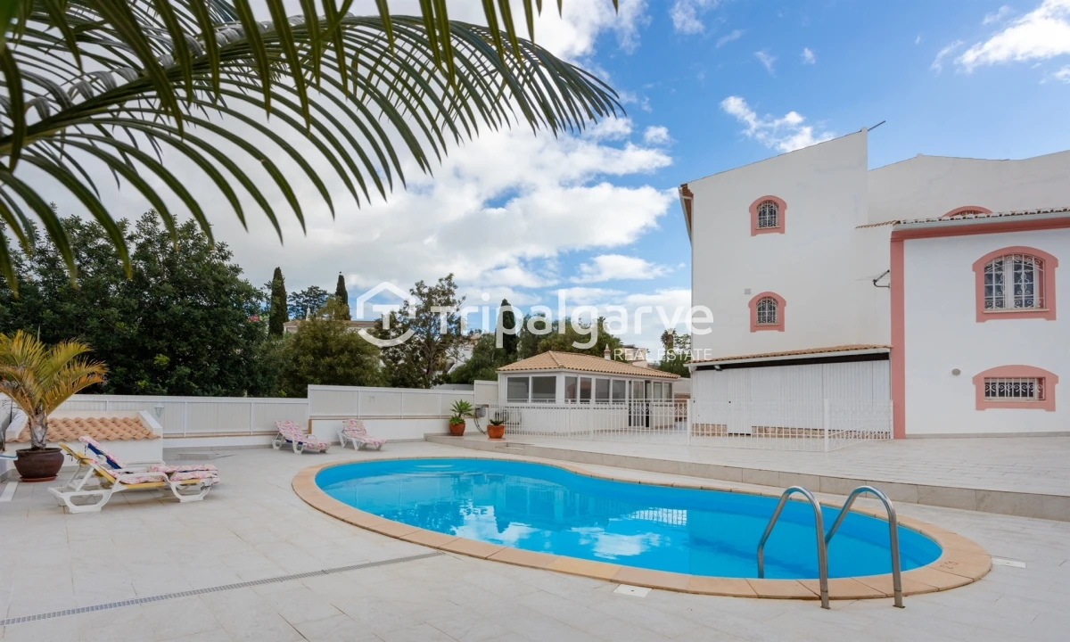 Moradia T5 para Venda em Guia Foto 4