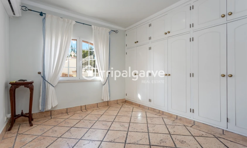 Moradia T5 para Venda em Guia Foto 24