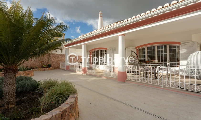 Moradia T5 para Venda em Guia Foto 8