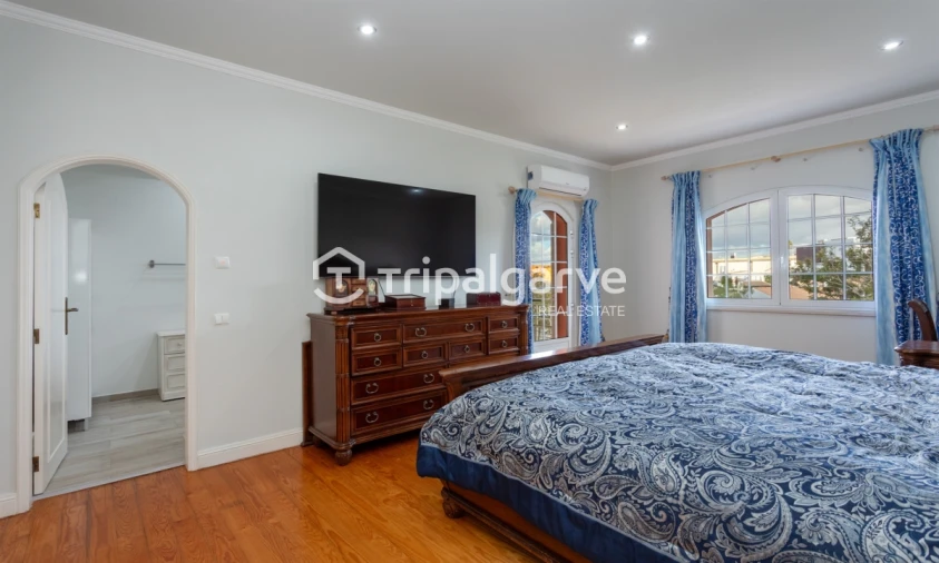 Moradia T5 para Venda em Guia Foto 29