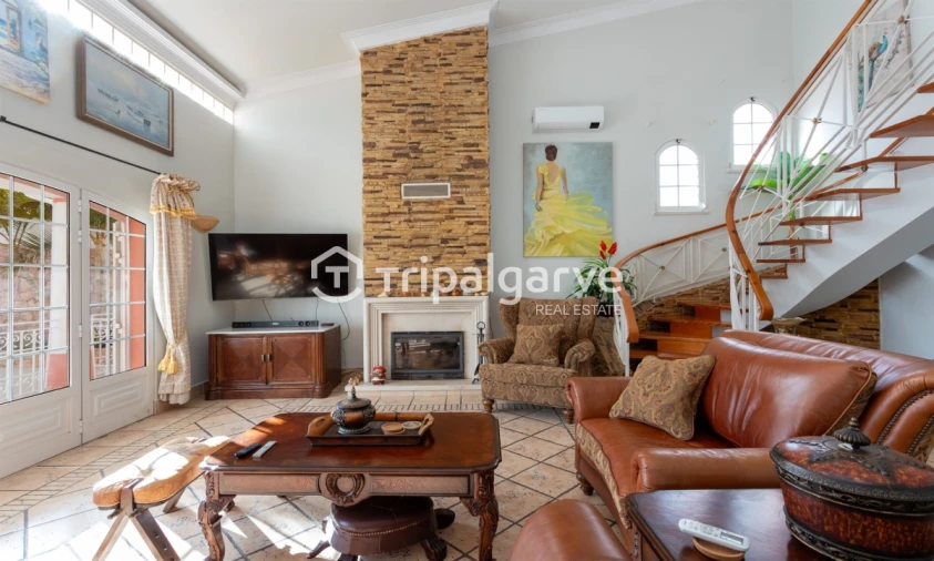 Moradia T5 para Venda em Guia Foto 18