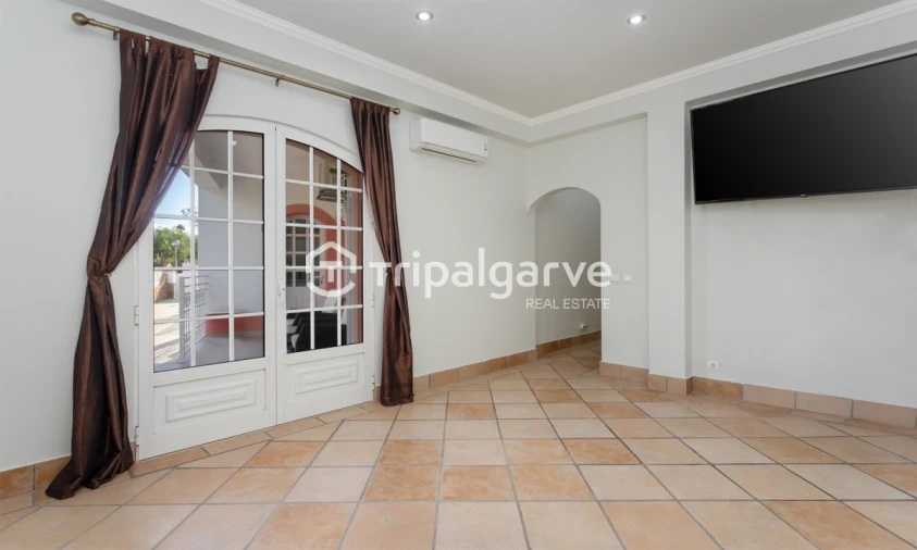 Moradia T5 para Venda em Guia Foto 22