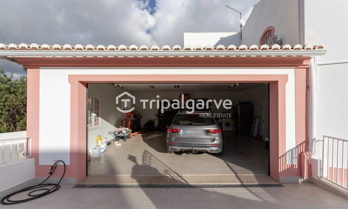 Moradia T5 para Venda em Guia Foto 46