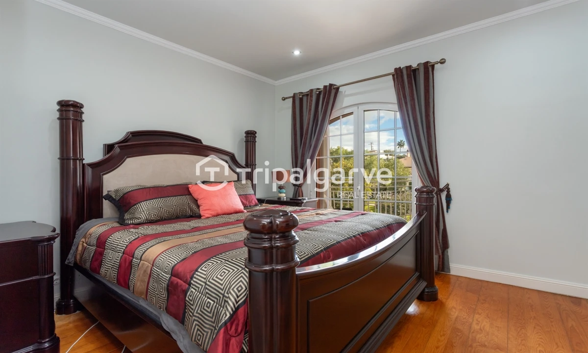 Moradia T5 para Venda em Guia Foto 34