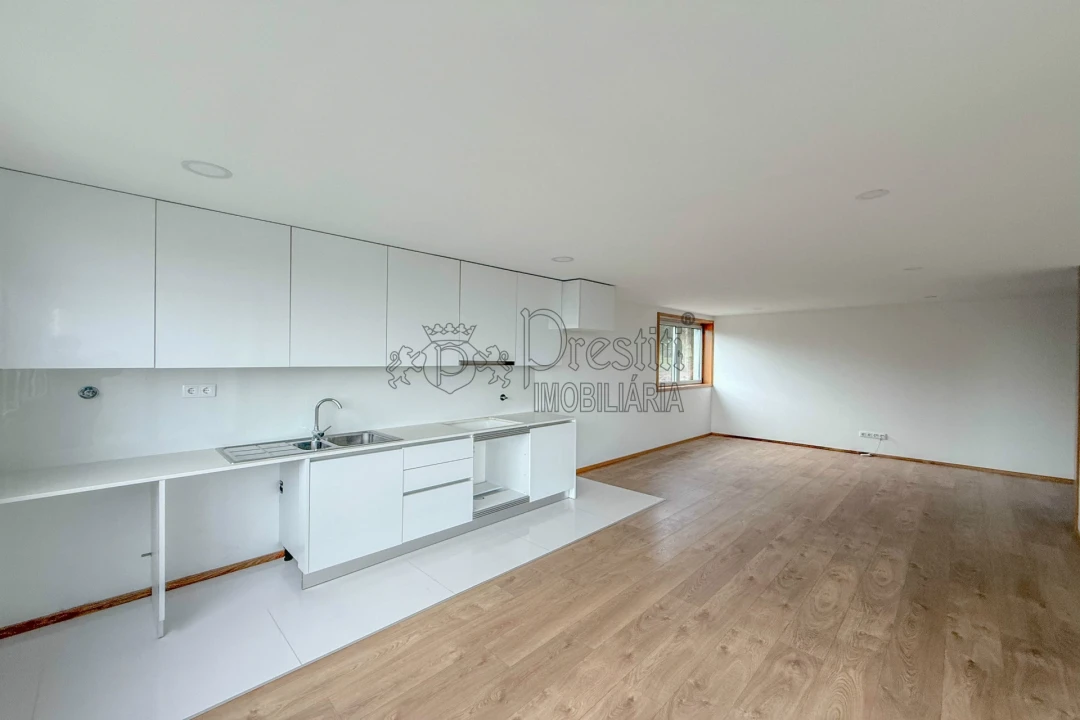 Apartamento T2 para Arrendamento em Urgezes Foto 1