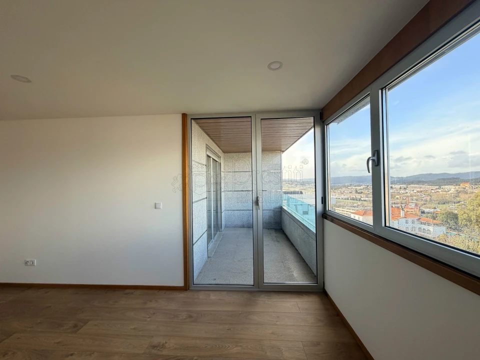 Apartamento T2 para Arrendamento em Urgezes Foto 4